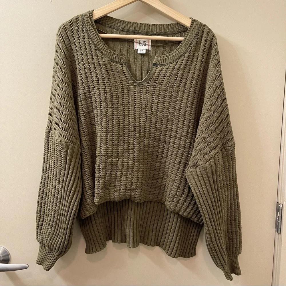 BDG Urban Outfitters Allie Notch Neck Pullover Sweater Olive green Size small